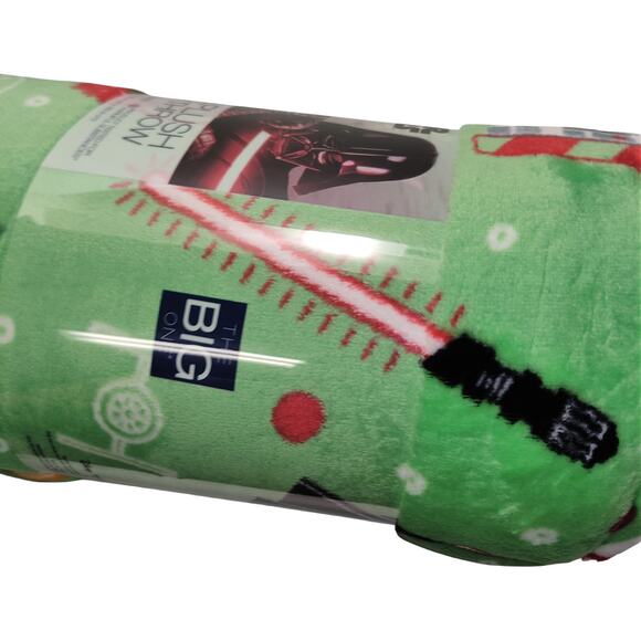 The Big One Star Wars Christmas Oversized Plush Throw - Picture 5 of 5